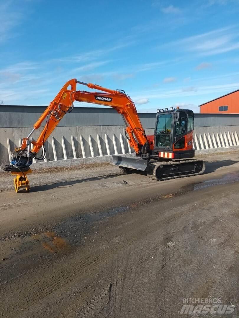 Doosan DX85 R Közepes (midi) kotrók 7 t - 12 t