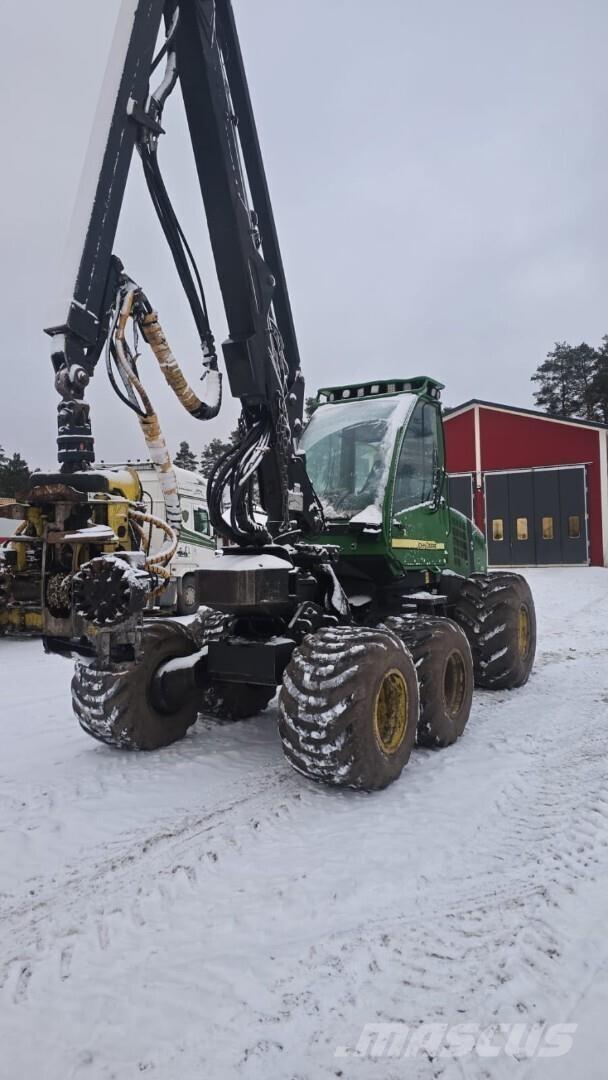 John Deere 770 D Betakarítók