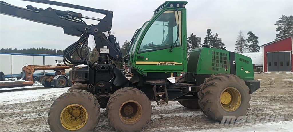 John Deere 770 D Betakarítók