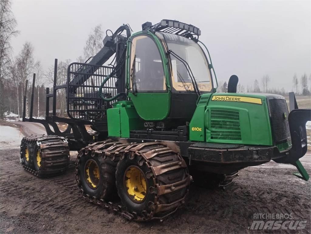 John Deere 810 E Kihordók