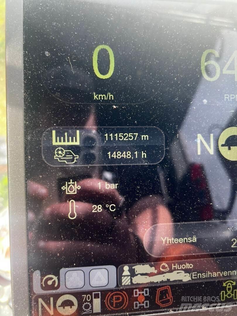 Komatsu 901 XC Betakarítók