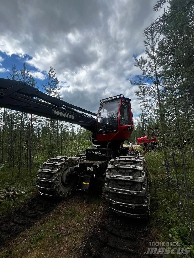 Komatsu 901 XC Betakarítók