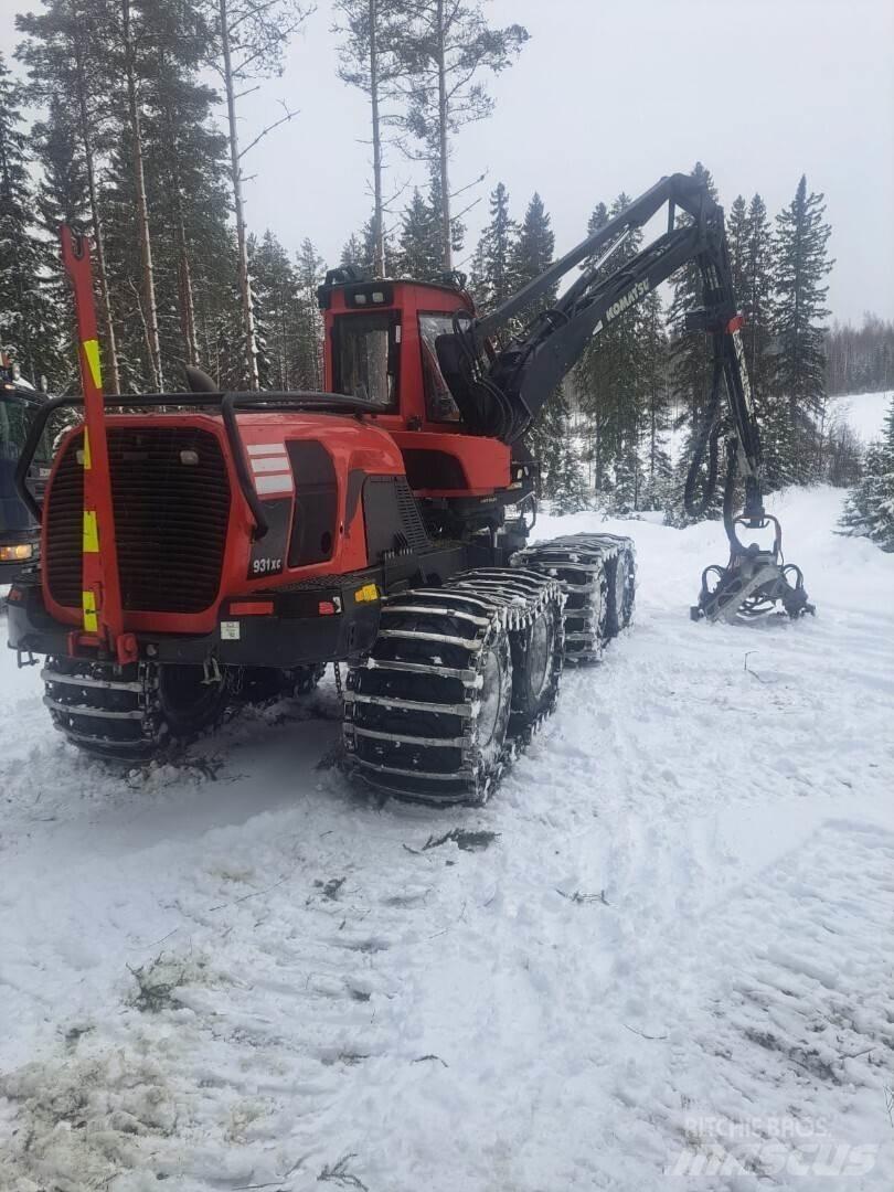 Komatsu 931 xc Betakarítók