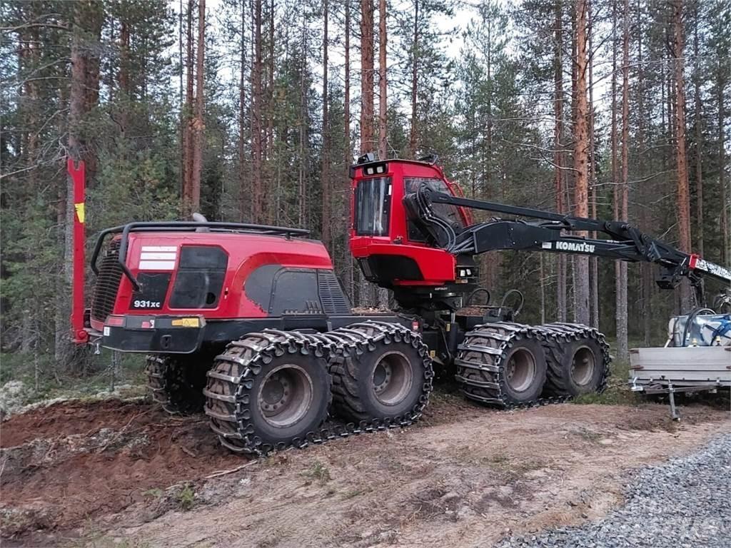 Komatsu 931 xc Betakarítók