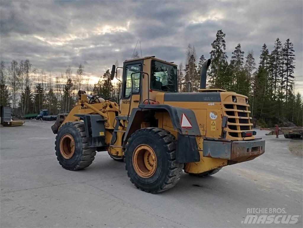 Komatsu WA 380-3H Gumikerekes homlokrakodók