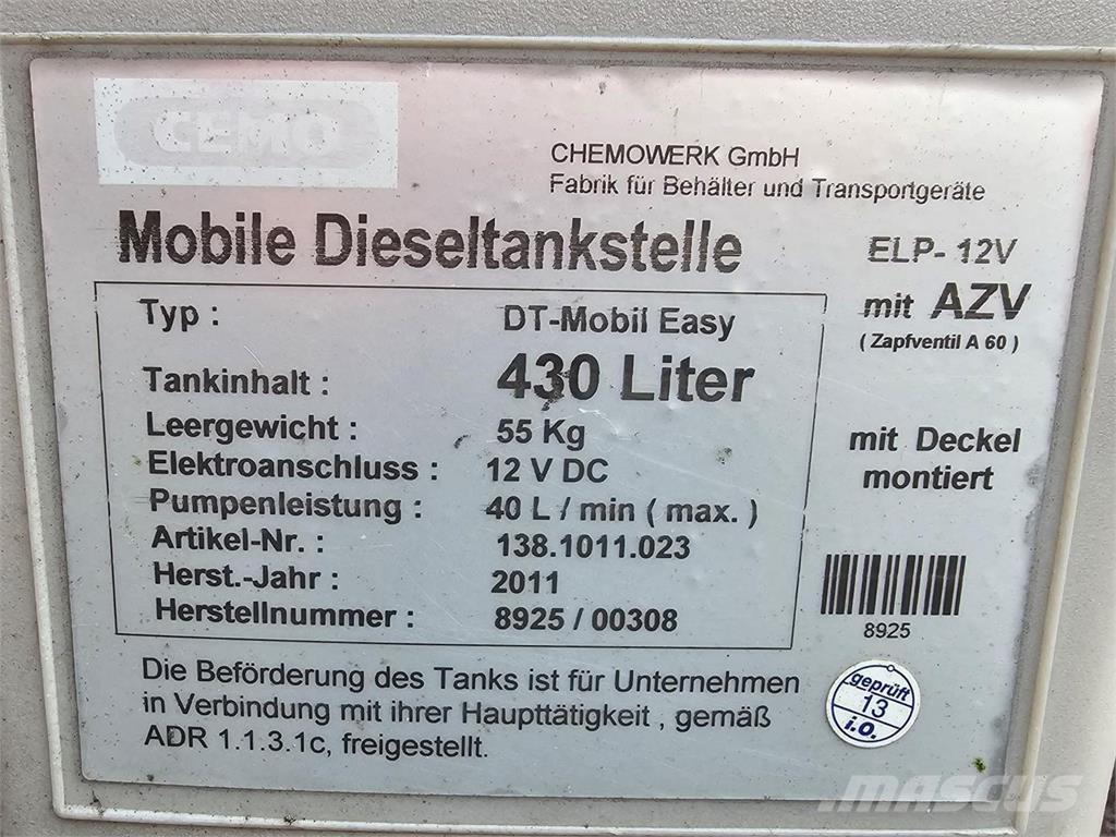  Polttoainesäiliö Üzemanyag tartályok