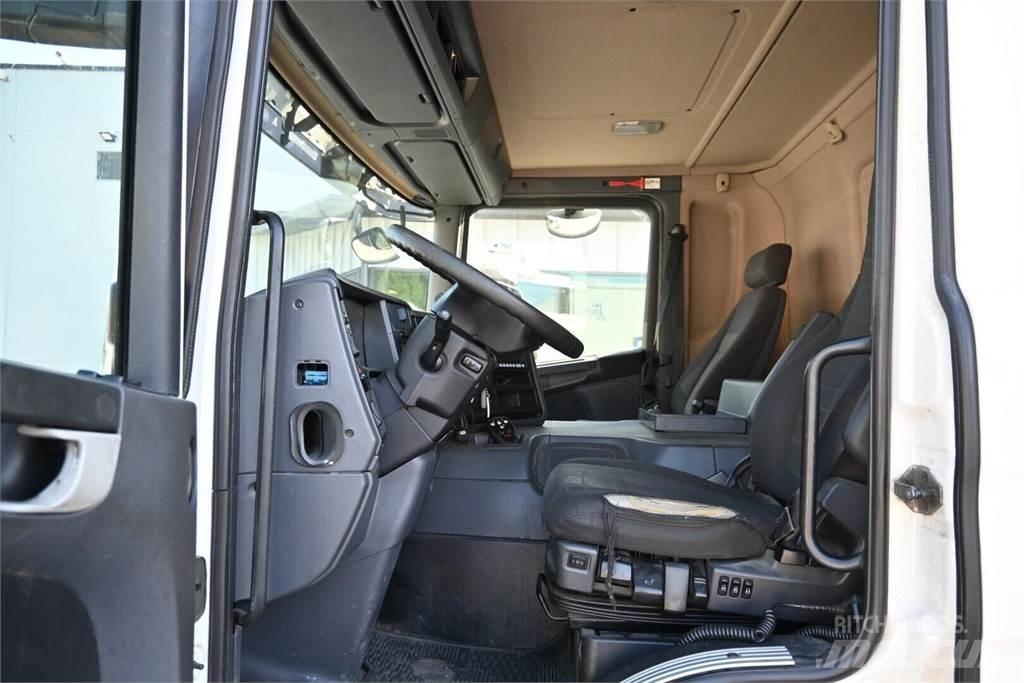 Scania P320 4x2 Dobozos teherautók