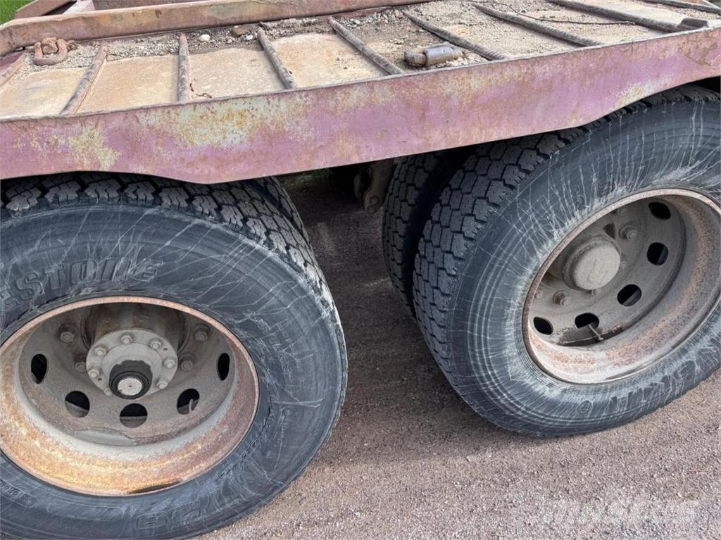 Sisu SM300 6X2 erdészeti gépszállító teherautók