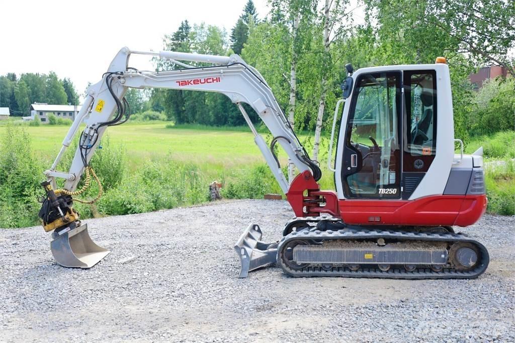 Takeuchi TB250 Mini kotrók < 7t