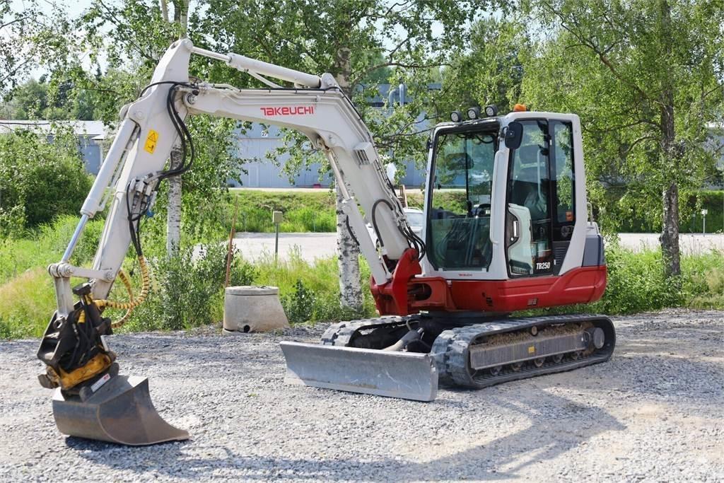 Takeuchi TB250 Mini kotrók < 7t