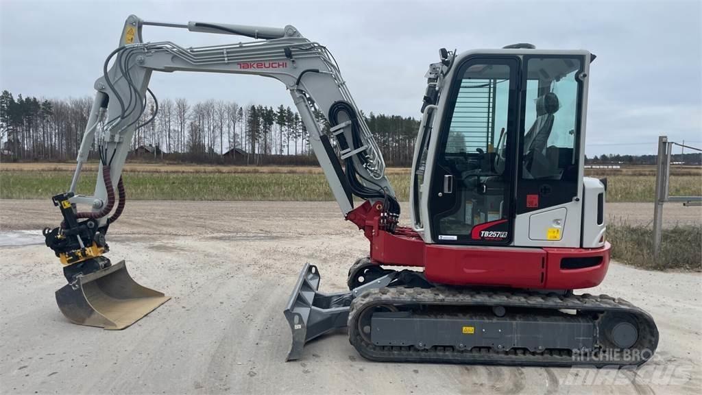 Takeuchi TB257FR Mini kotrók < 7t