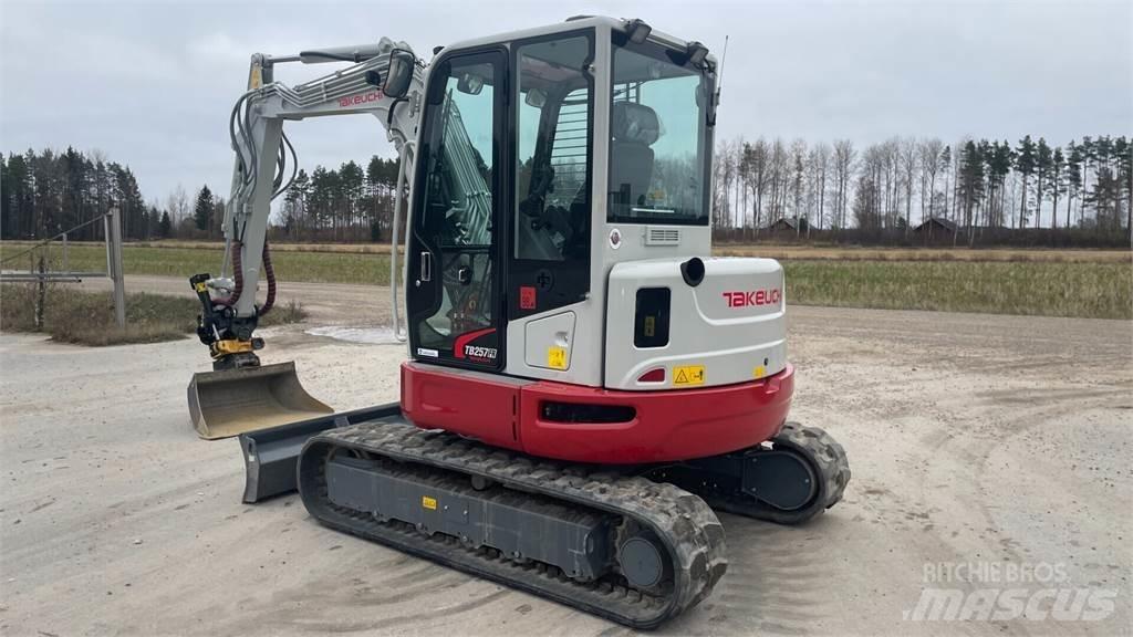 Takeuchi TB257FR Mini kotrók < 7t