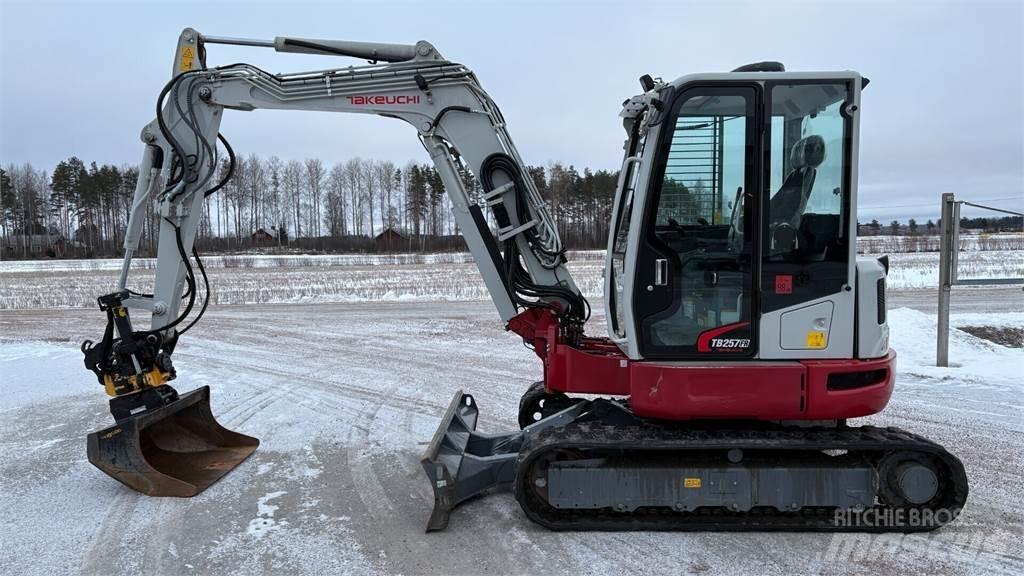 Takeuchi TB257FR Mini kotrók < 7t