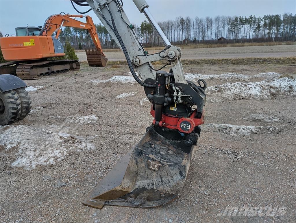 Takeuchi TB295W Gumikerekes kotrók
