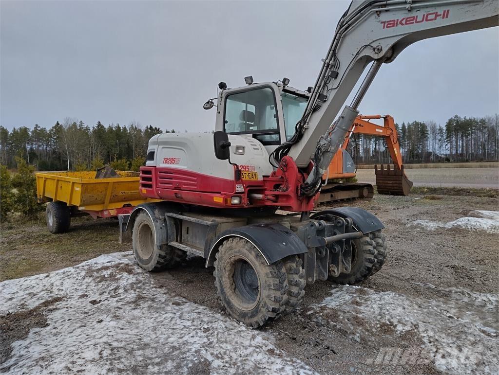Takeuchi TB295W Gumikerekes kotrók
