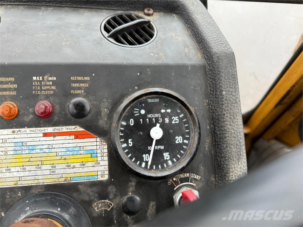 Valmet 702S Traktorok