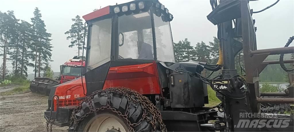Valmet 836 Kihordók