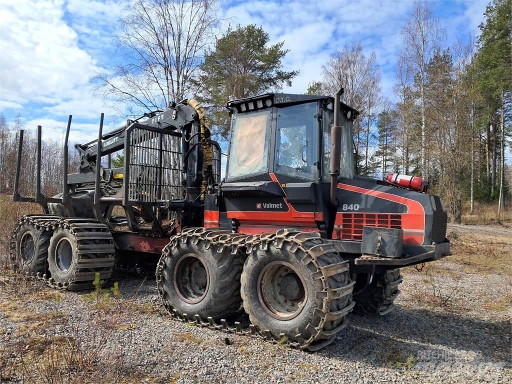 Valmet 840 Kihordók