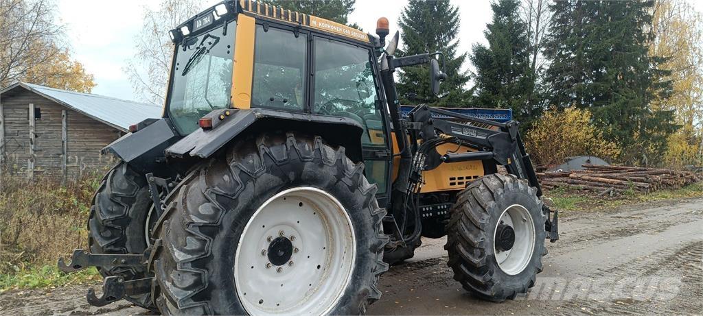 Valtra 8450 Traktorok