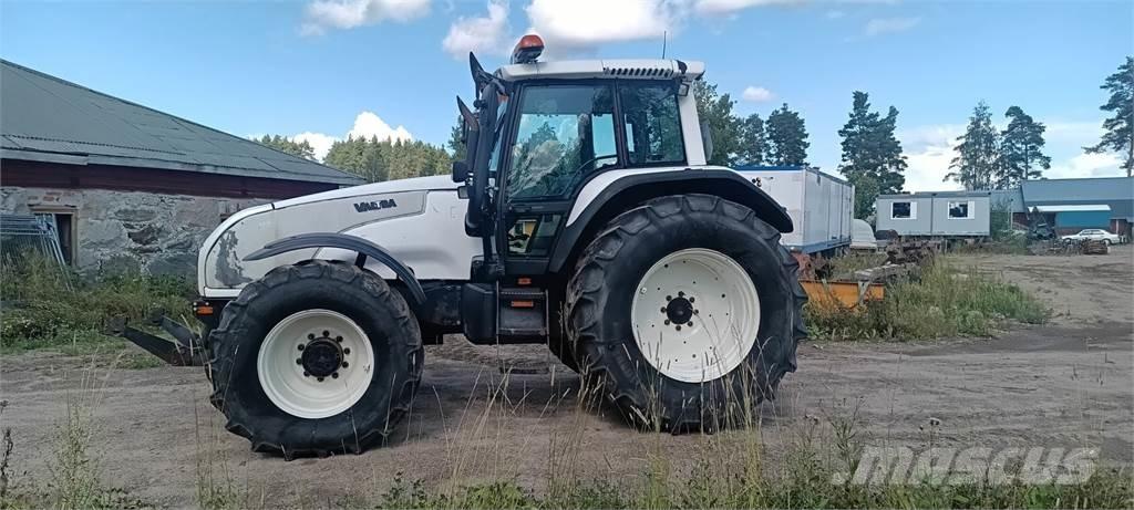 Valtra T 180 Traktorok