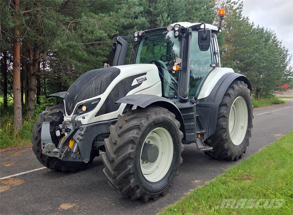 Valtra T254 Versu Traktorok