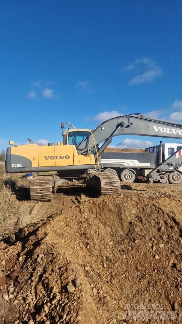 Volvo 210C Lánctalpas kotrók