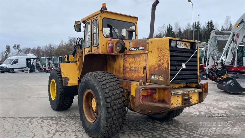 Volvo 4400 Gumikerekes homlokrakodók