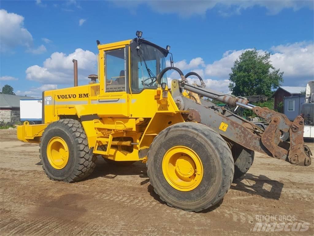Volvo BM 120B Gumikerekes homlokrakodók