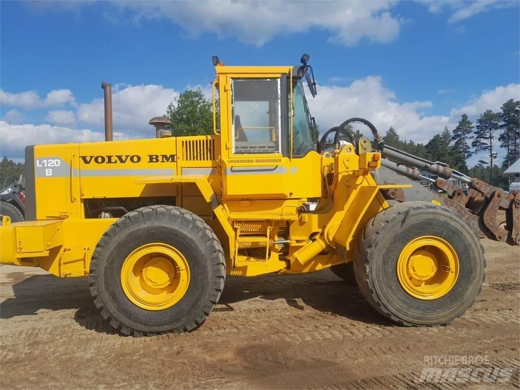 Volvo BM 120B Gumikerekes homlokrakodók