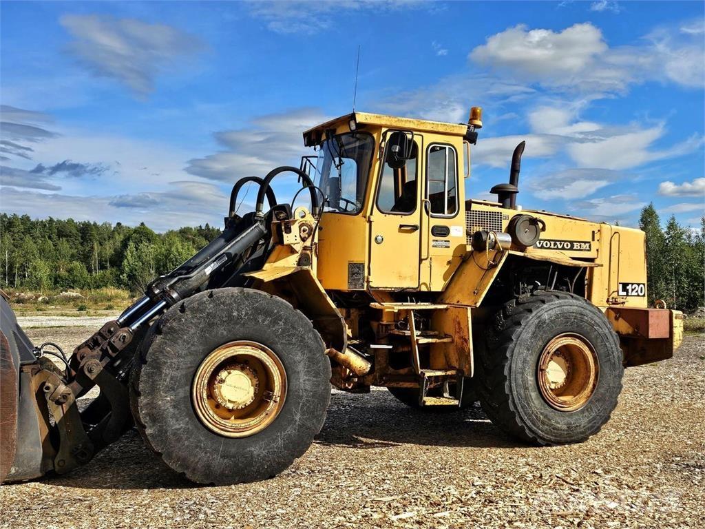 Volvo BM L120 Gumikerekes homlokrakodók