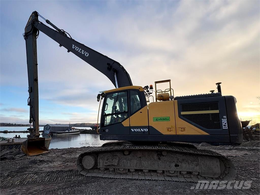 Volvo EC 250 ELR Hosszú gém kotrók