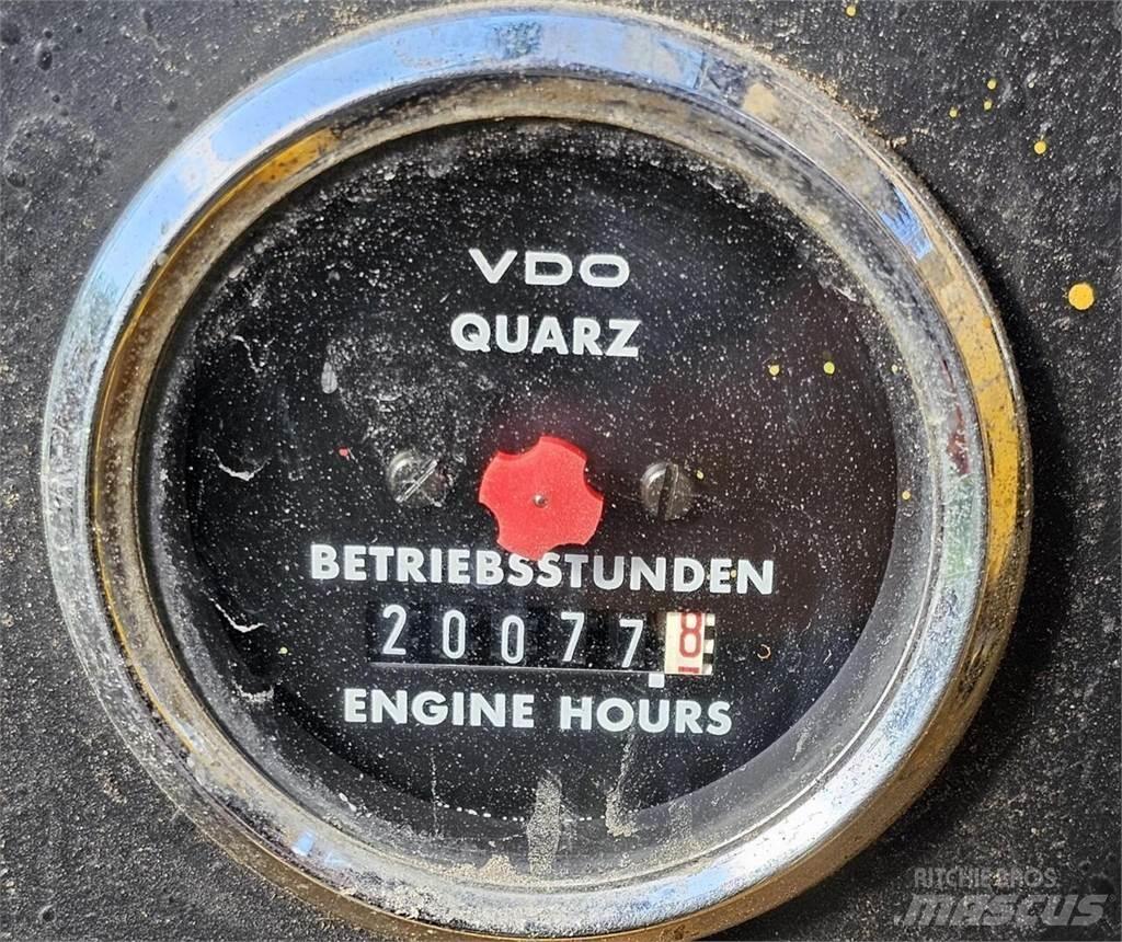 Volvo EW 200 Gumikerekes kotrók