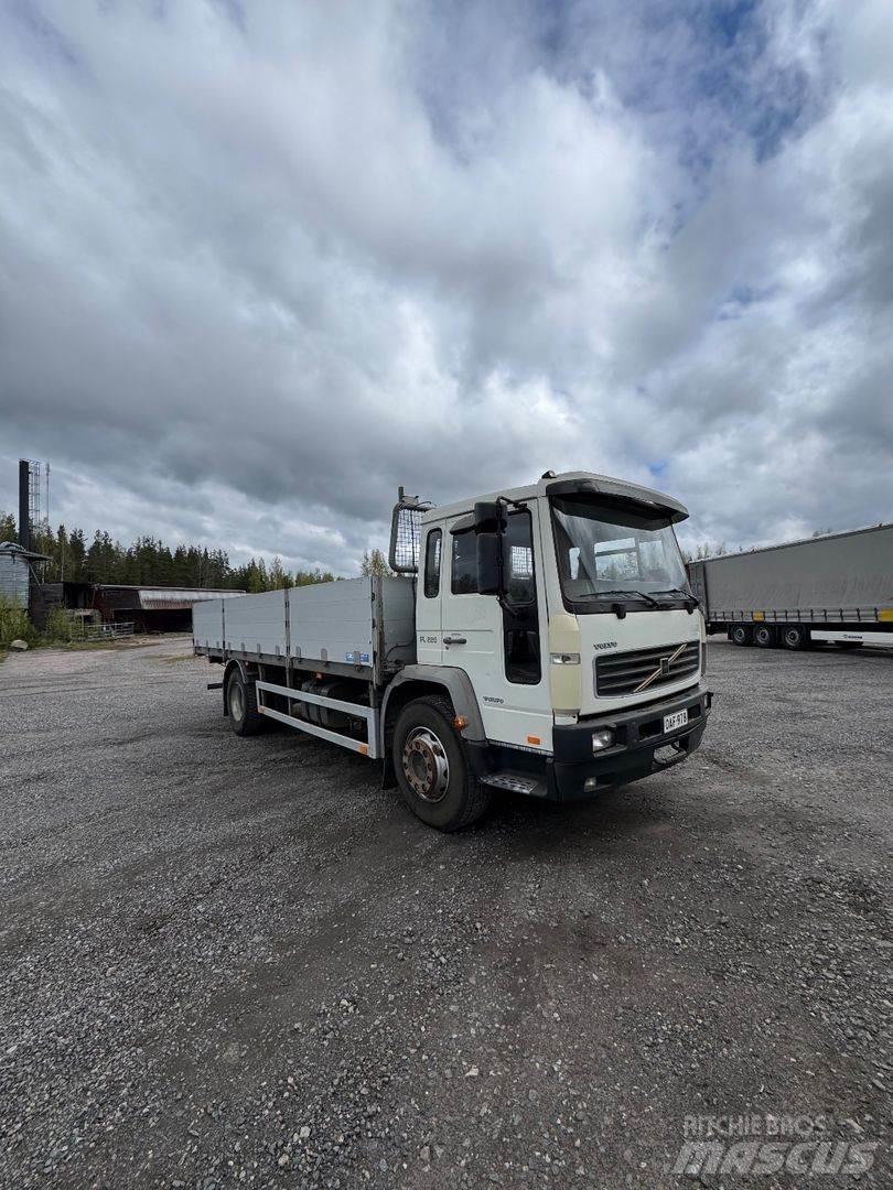 Volvo FL6 Platós / Ponyvás teherautók
