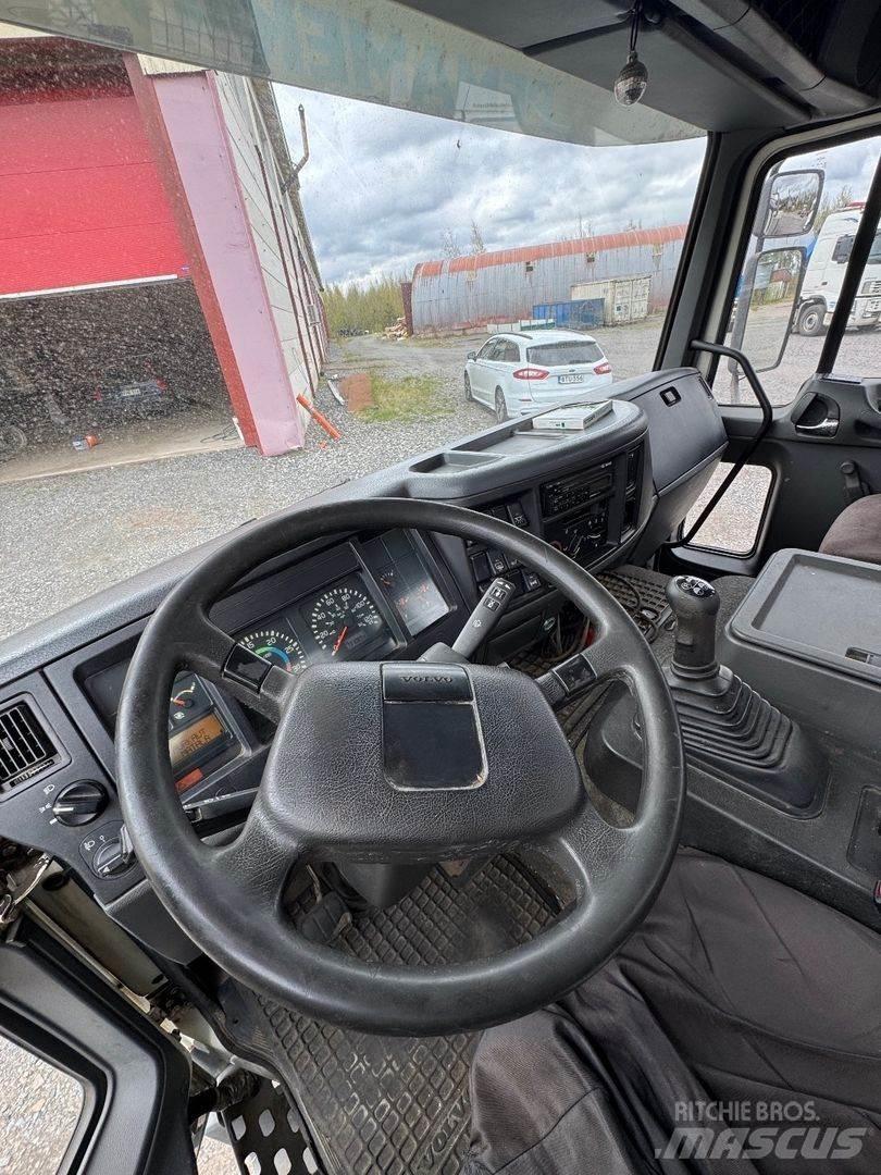 Volvo FL6 Platós / Ponyvás teherautók