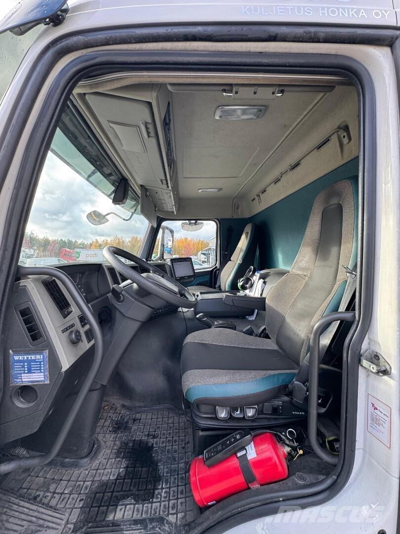 Volvo FM330 6x2 Hűtős