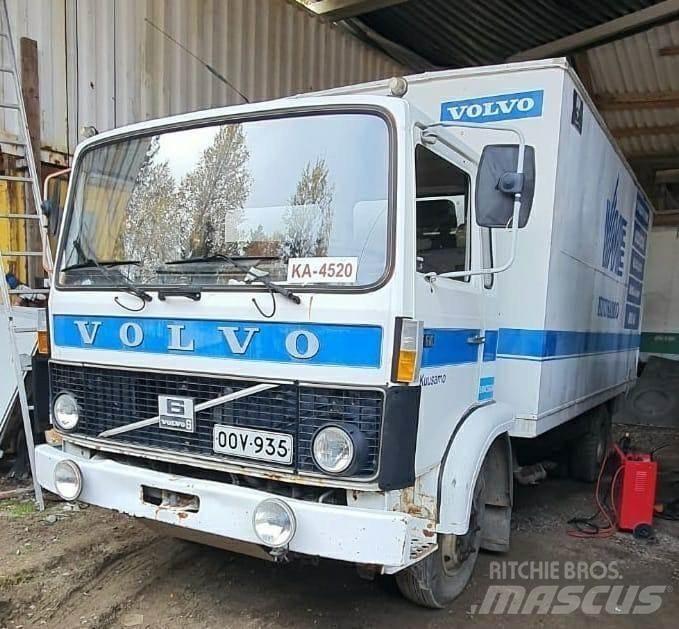 Volvo huoltoauto Dobozos teherautók
