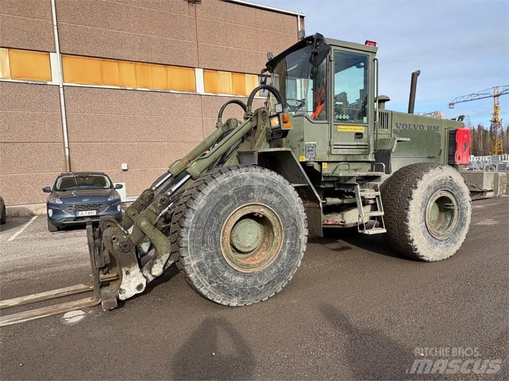 Volvo L 120 B Gumikerekes homlokrakodók
