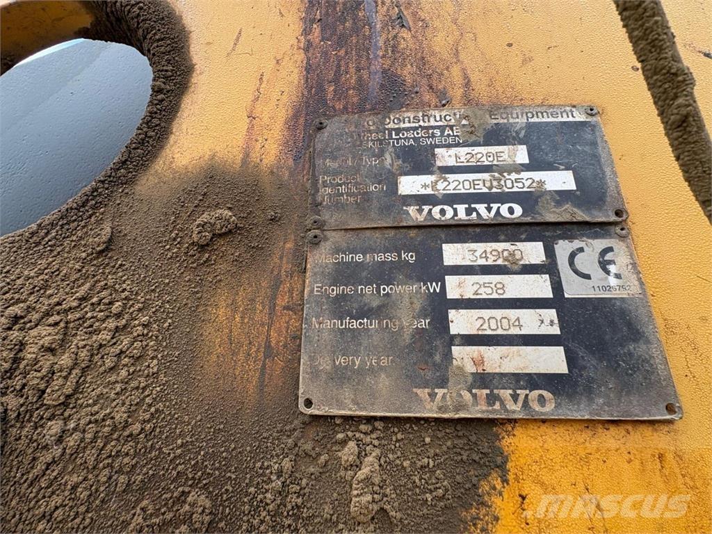Volvo L 220 E Gumikerekes homlokrakodók