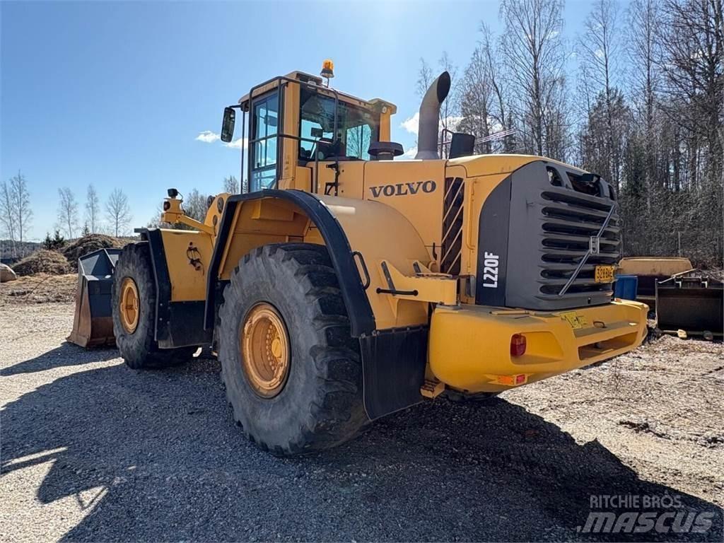 Volvo L 220 F Gumikerekes homlokrakodók