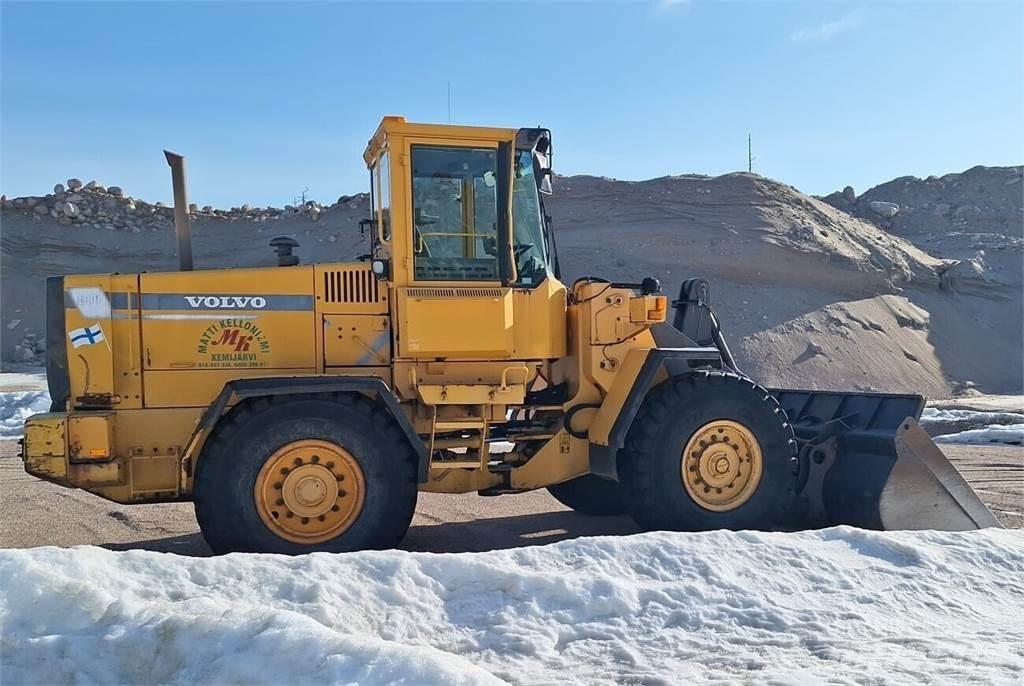 Volvo L 90 C Gumikerekes homlokrakodók