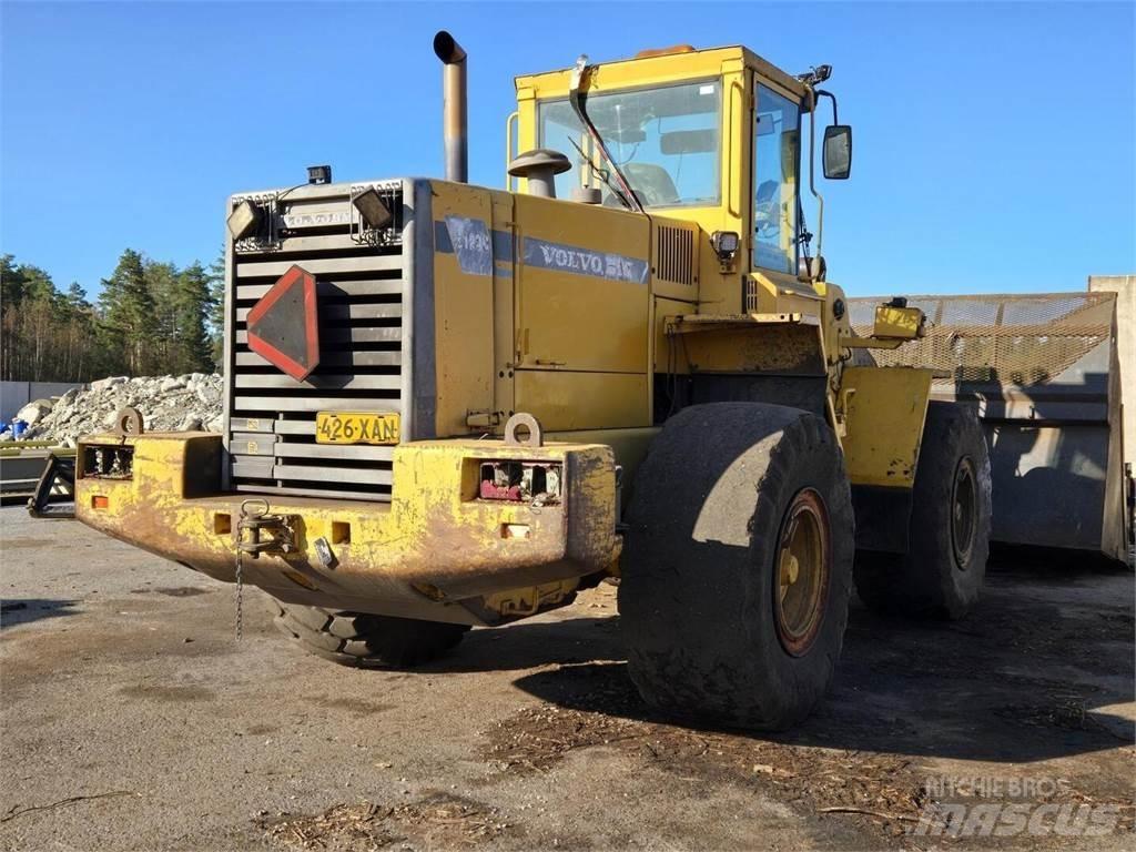 Volvo L120C Gumikerekes homlokrakodók