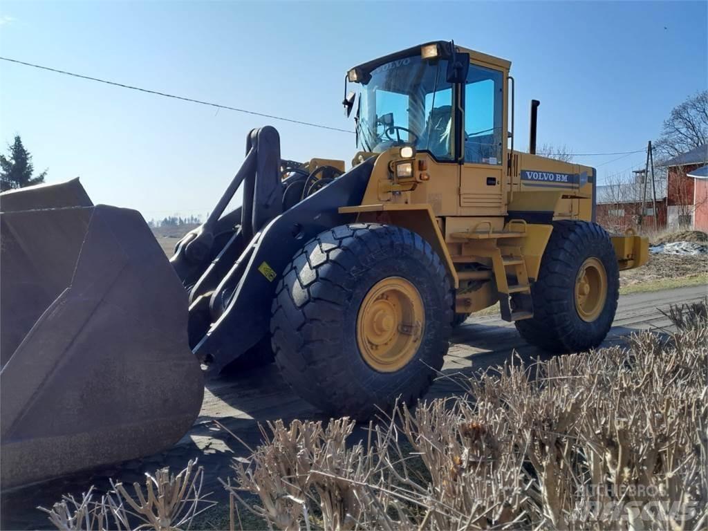 Volvo L120C Gumikerekes homlokrakodók