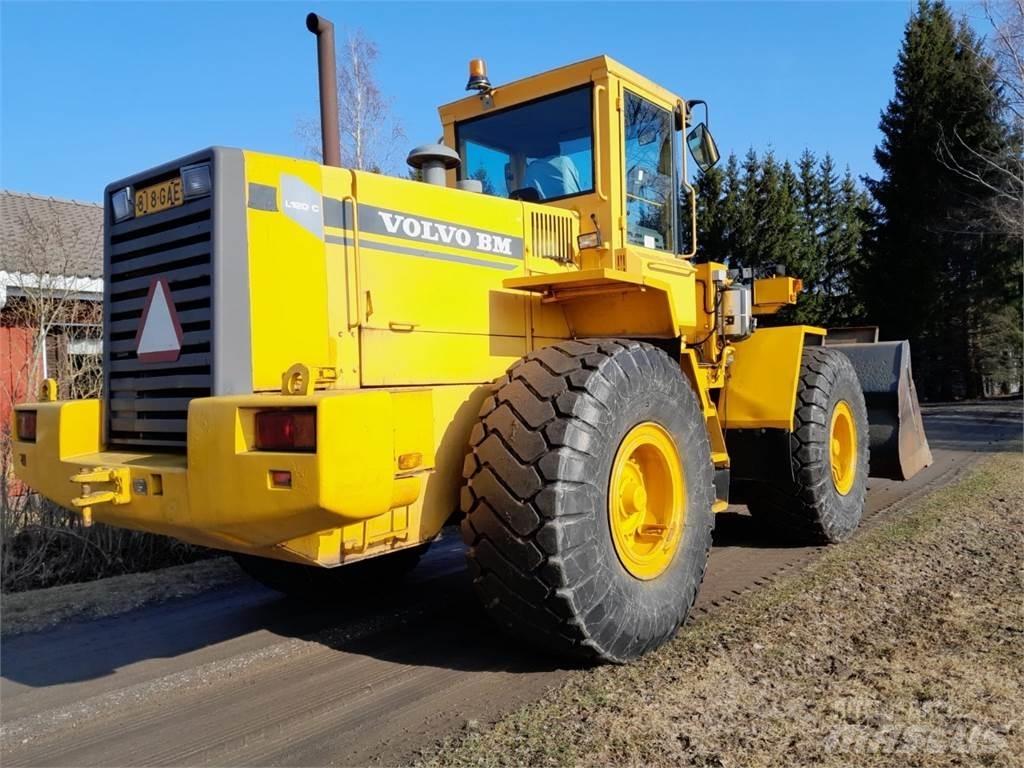 Volvo L120C Gumikerekes homlokrakodók