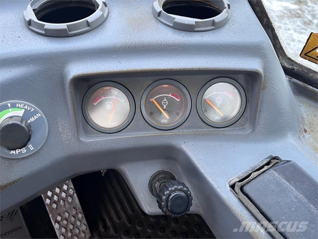 Volvo L120C Gumikerekes homlokrakodók