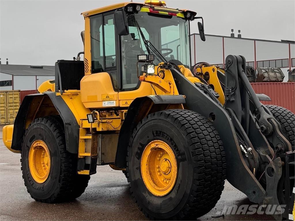 Volvo L120F Gumikerekes homlokrakodók