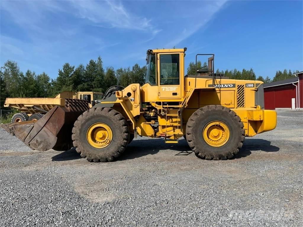 Volvo L180D Gumikerekes homlokrakodók