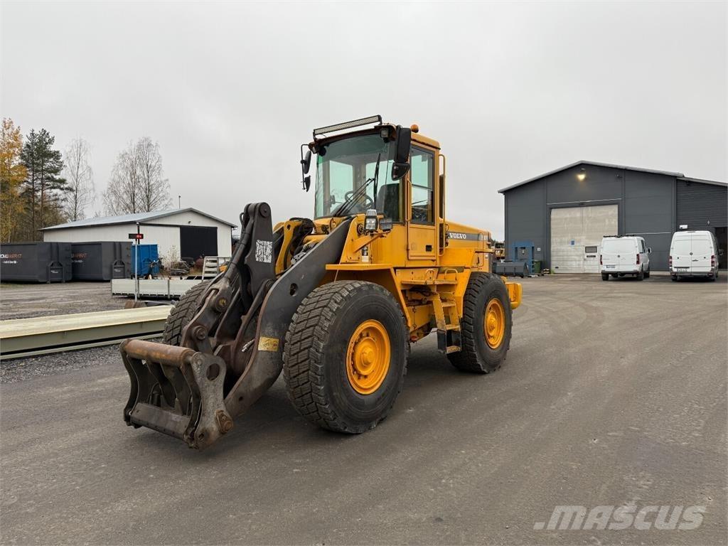 Volvo L90D Gumikerekes homlokrakodók