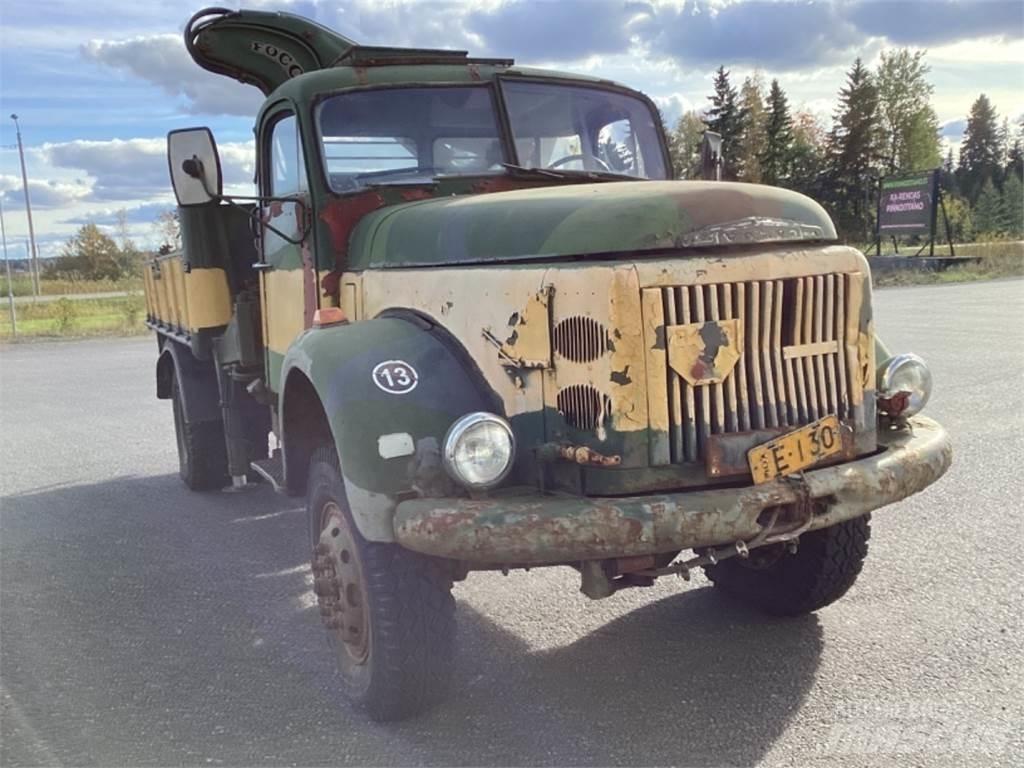 Volvo N 86 Platós / Ponyvás teherautók