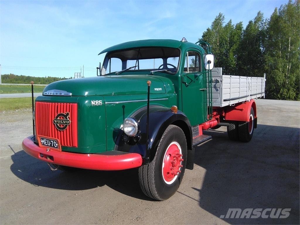 Volvo N 86 Platós / Ponyvás teherautók