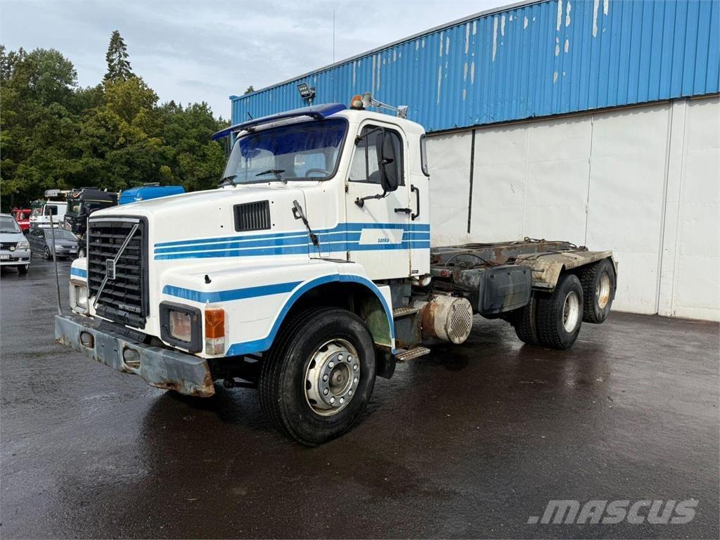 Volvo N10 6x2 Horgos rakodó teherautók
